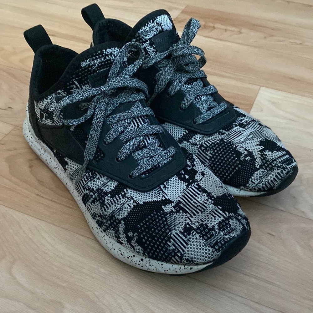 Reebok Zoku Runner Sneakers